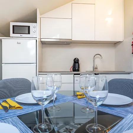 Stilvolle Moderne In Der Innenstadt Von Апартаменти