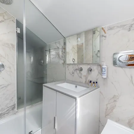 Stilvolle Moderne In Der Innenstadt Von Apartmán